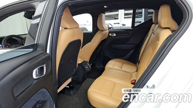 Volvo XC40 T4 Inscription 2020 — фото 32