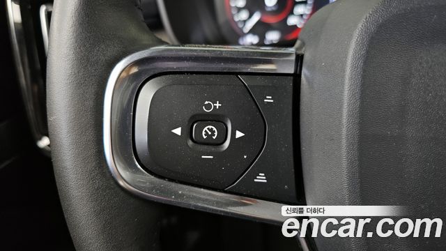 Volvo XC40 T4 Inscription 2020 — фото 34