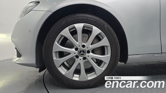 Mercedes-Benz E-Class (W213) E300 4MATIC Exclusive 2020 — фото 5