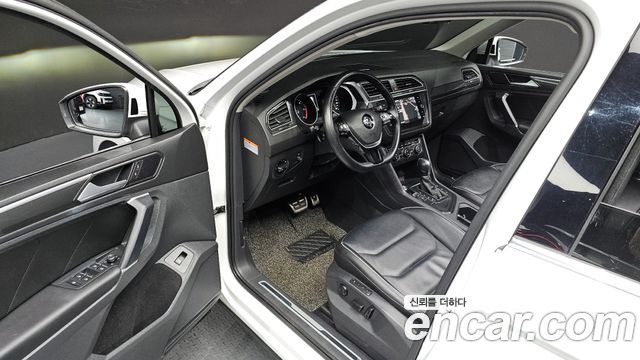 Volkswagen Tiguan (II) 2.0 TDI Prestige 2018 — фото 11