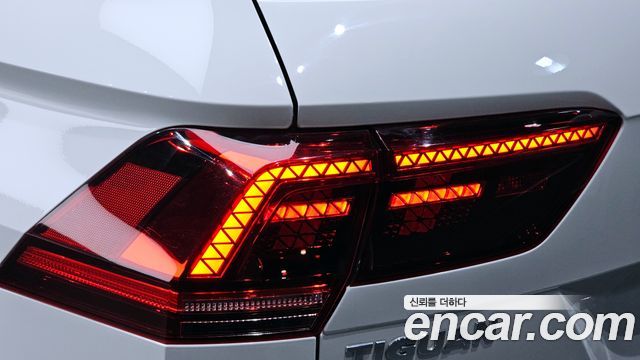 Volkswagen Tiguan (II) 2.0 TDI Prestige 2018 — фото 23