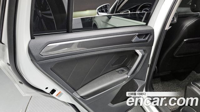 Volkswagen Tiguan (II) 2.0 TDI Prestige 2018 — фото 25