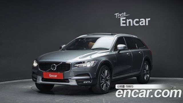 Volvo V90 Cross Country T5 Pro AWD 2018 — фото 1