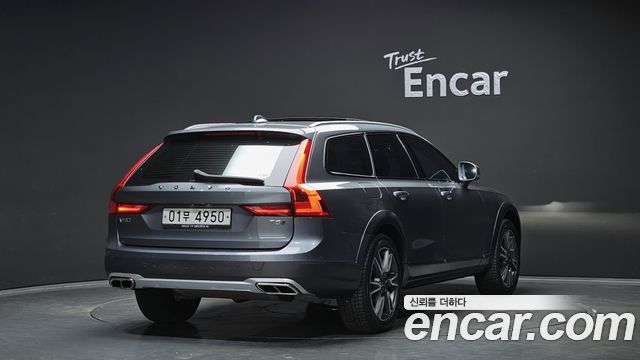 Volvo V90 Cross Country T5 Pro AWD 2018 — фото 2