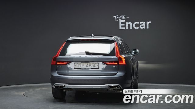 Volvo V90 Cross Country T5 Pro AWD 2018 — фото 4