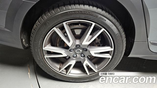 Volvo V90 Cross Country T5 Pro AWD 2018 — фото 5