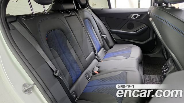 BMW 1 Series (F40) 120i M Sports 2023 — фото 11