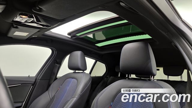 BMW 1 Series (F40) 120i M Sports 2023 — фото 17