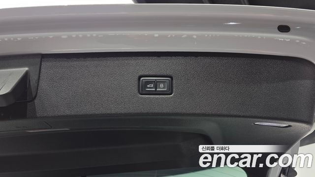 Audi Q8 (4M) 55 TFSI Quattro Premium 2021 — фото 24