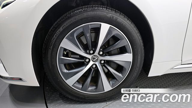 Lexus LS500 (V) 3.5 Supreme AWD 2022 — фото 5