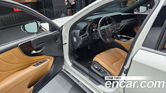 Lexus LS500 (V) 3.5 Supreme AWD 2022 — фото 10
