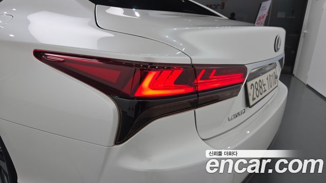 Lexus LS500 (V) 3.5 Supreme AWD 2022 — фото 23