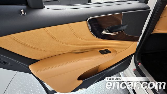 Lexus LS500 (V) 3.5 Supreme AWD 2022 — фото 25