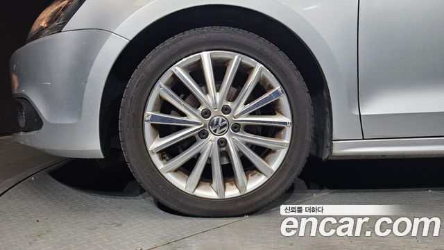 Volkswagen Jetta 1.6 TDI Blue Motion 6th 2011 — фото 5