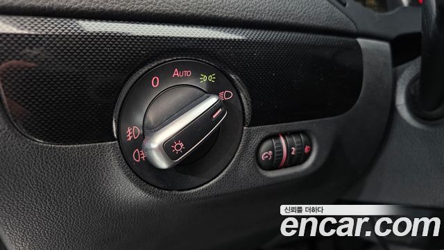 Volkswagen Jetta 1.6 TDI Blue Motion 6th 2011 — фото 18