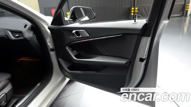 BMW 1 Series (F40) 118d Sport 2020 — фото 24