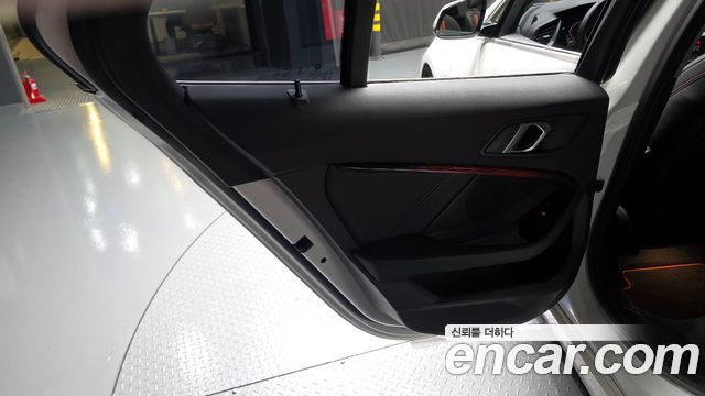 BMW 1 Series (F40) 118d Sport 2020 — фото 25