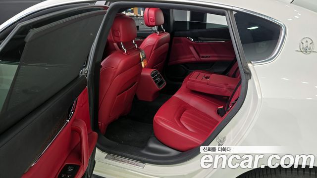 Maserati Quattroporte 3.0 Diesel 2018 — фото 15