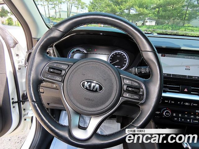 Kia Niro 1.6 HEV Prestige 2021 — фото 8