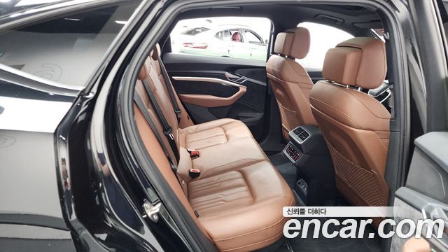 Audi e-tron 55 Quattro Sportback 2021 — фото 11