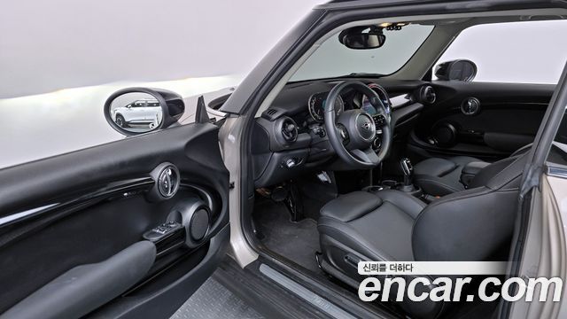 MINI Cooper Classic Plus Launch Pack Third Generation 2022 — фото 10