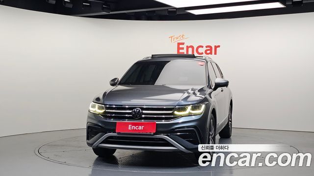 Volkswagen Tiguan Allspace 2.0 TSI Prestige 2022 — фото 3