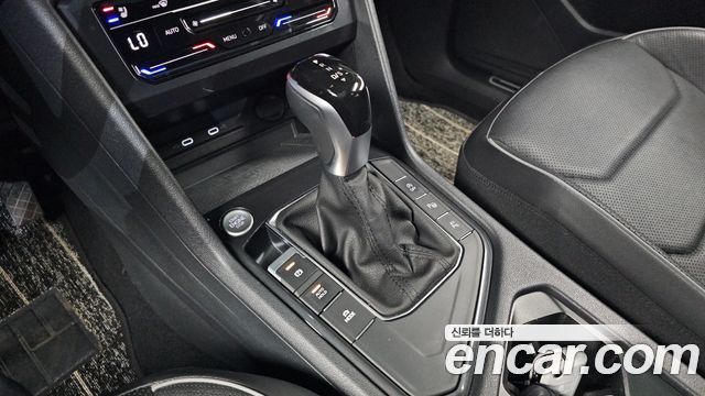 Volkswagen Tiguan Allspace 2.0 TSI Prestige 2022 — фото 9