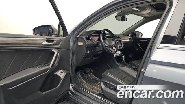 Volkswagen Tiguan Allspace 2.0 TSI Prestige 2022 — фото 10