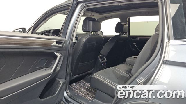 Volkswagen Tiguan Allspace 2.0 TSI Prestige 2022 — фото 11