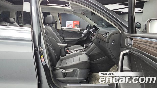 Volkswagen Tiguan Allspace 2.0 TSI Prestige 2022 — фото 12