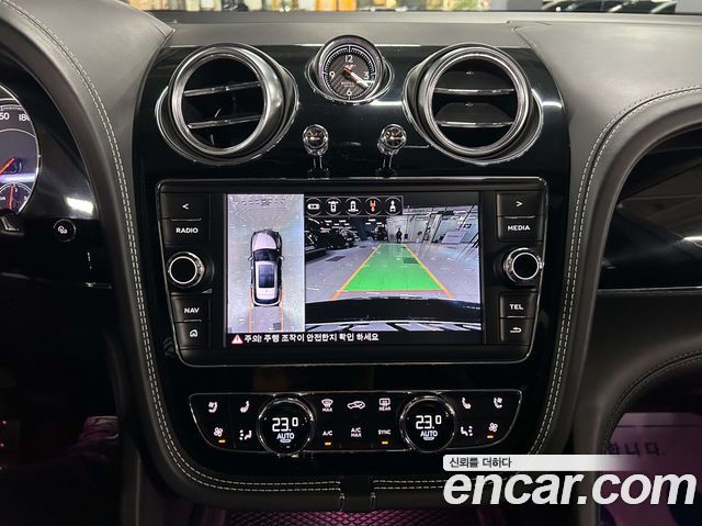 Bentley Bentayga 3.0 Plug-in HEV 2020 — фото 7