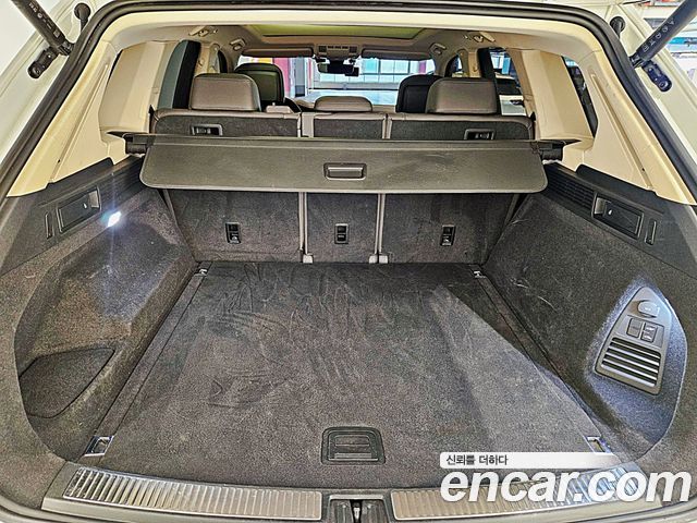 Volkswagen Touareg (III) 3.0 TDI Prestige 2023 — фото 17