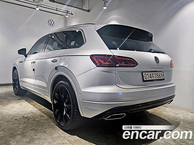 Volkswagen Touareg (III) 3.0 TDI R-Line 2023 — фото 2
