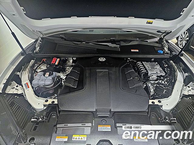 Volkswagen Touareg (III) 3.0 TDI R-Line 2023 — фото 6