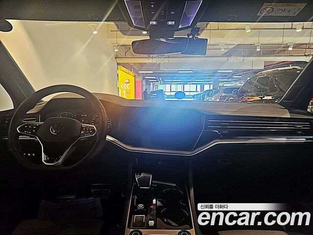 Volkswagen Touareg (III) 3.0 TDI R-Line 2023 — фото 17