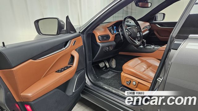 Maserati Levante 3.0 AWD GranSport 2018 — фото 10