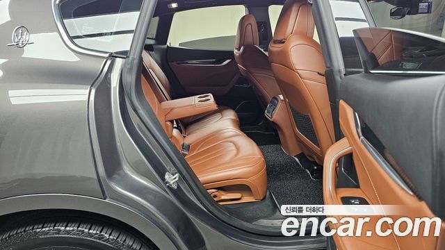 Maserati Levante 3.0 AWD GranSport 2018 — фото 12