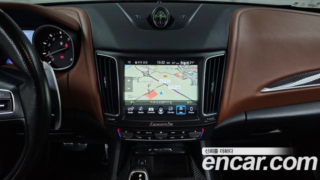 Maserati Levante 3.0 AWD GranSport 2018 — фото 14