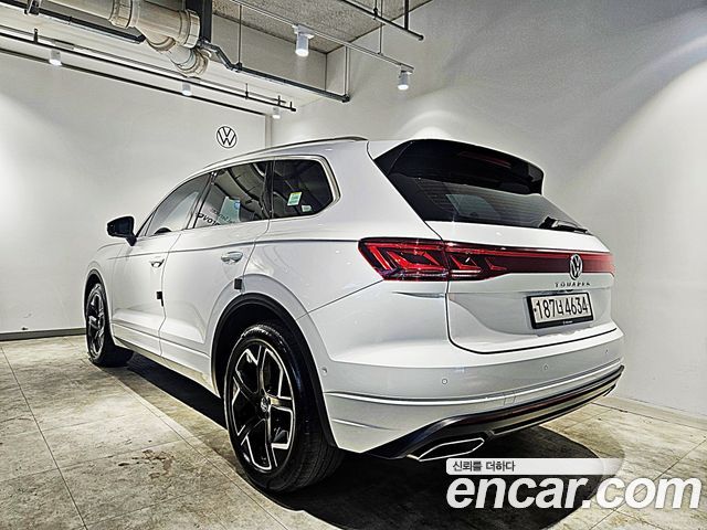 Volkswagen Touareg (III) 3.0 TDI Prestige 2024 — фото 2