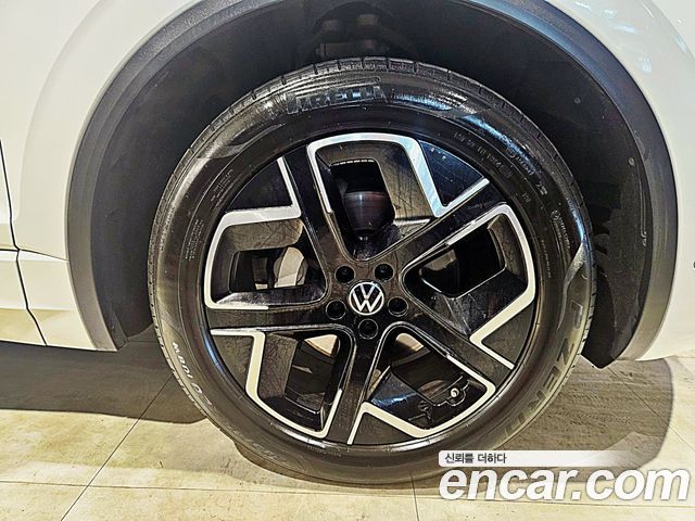 Volkswagen Touareg (III) 3.0 TDI Prestige 2024 — фото 5