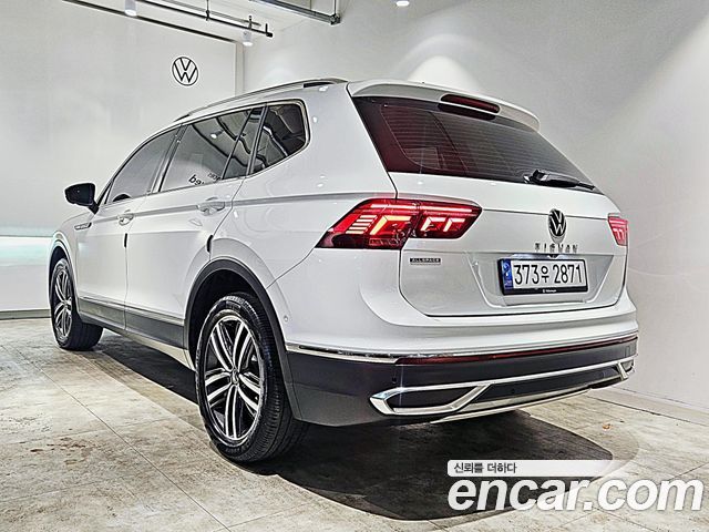 Volkswagen Tiguan Allspace 2.0 TSI Prestige 2023 — фото 2