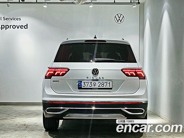 Volkswagen Tiguan Allspace 2.0 TSI Prestige 2023 — фото 4