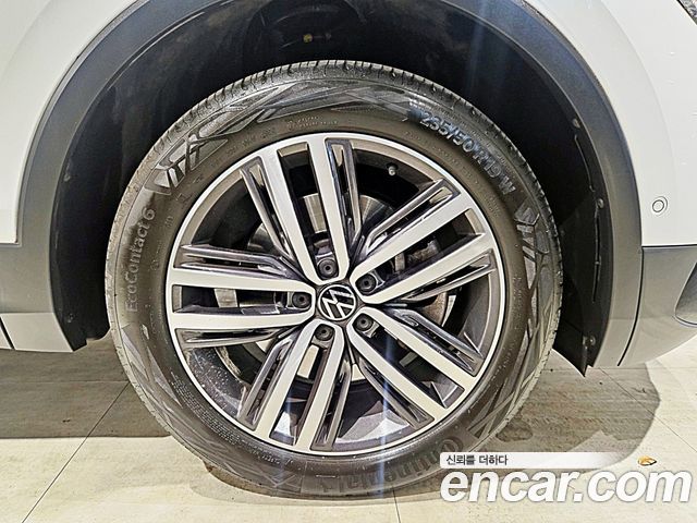 Volkswagen Tiguan Allspace 2.0 TSI Prestige 2023 — фото 5