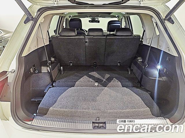 Volkswagen Tiguan Allspace 2.0 TSI Prestige 2023 — фото 8