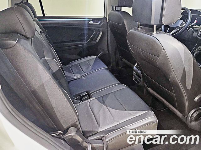 Volkswagen Tiguan Allspace 2.0 TSI Prestige 2023 — фото 17