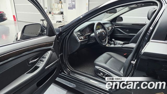 BMW 5 Series (F10) 528i 2015 — фото 10