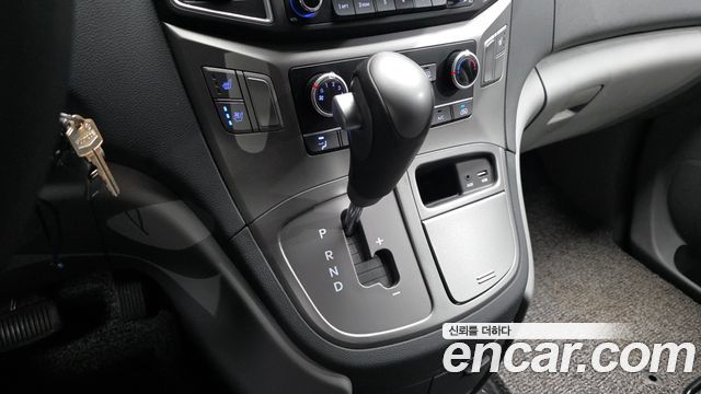 Hyundai Grand Starex Van 5-Seater Modern 2021 — фото 9