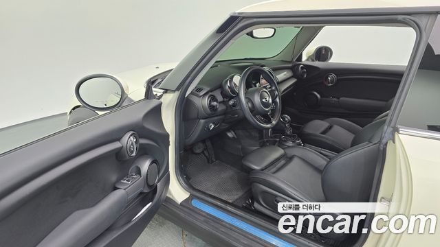 MINI Cooper D Standard 3rd 2015 — фото 10