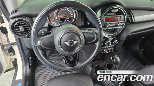 MINI Cooper D Standard 3rd 2015 — фото 12