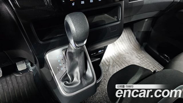 Hyundai Staria Tourer 11-Seater Smart 2024 — фото 9